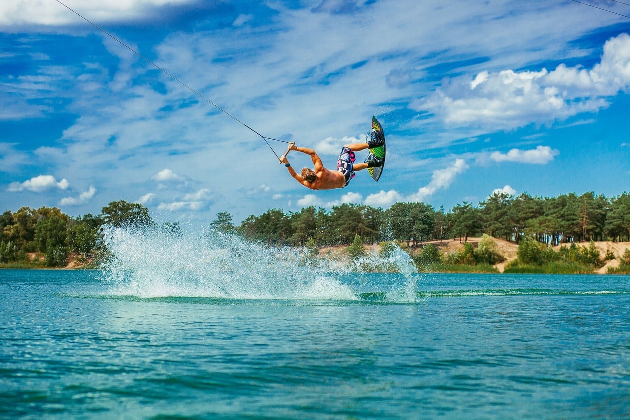 man surfing experiencing the benefits of spirulina for men